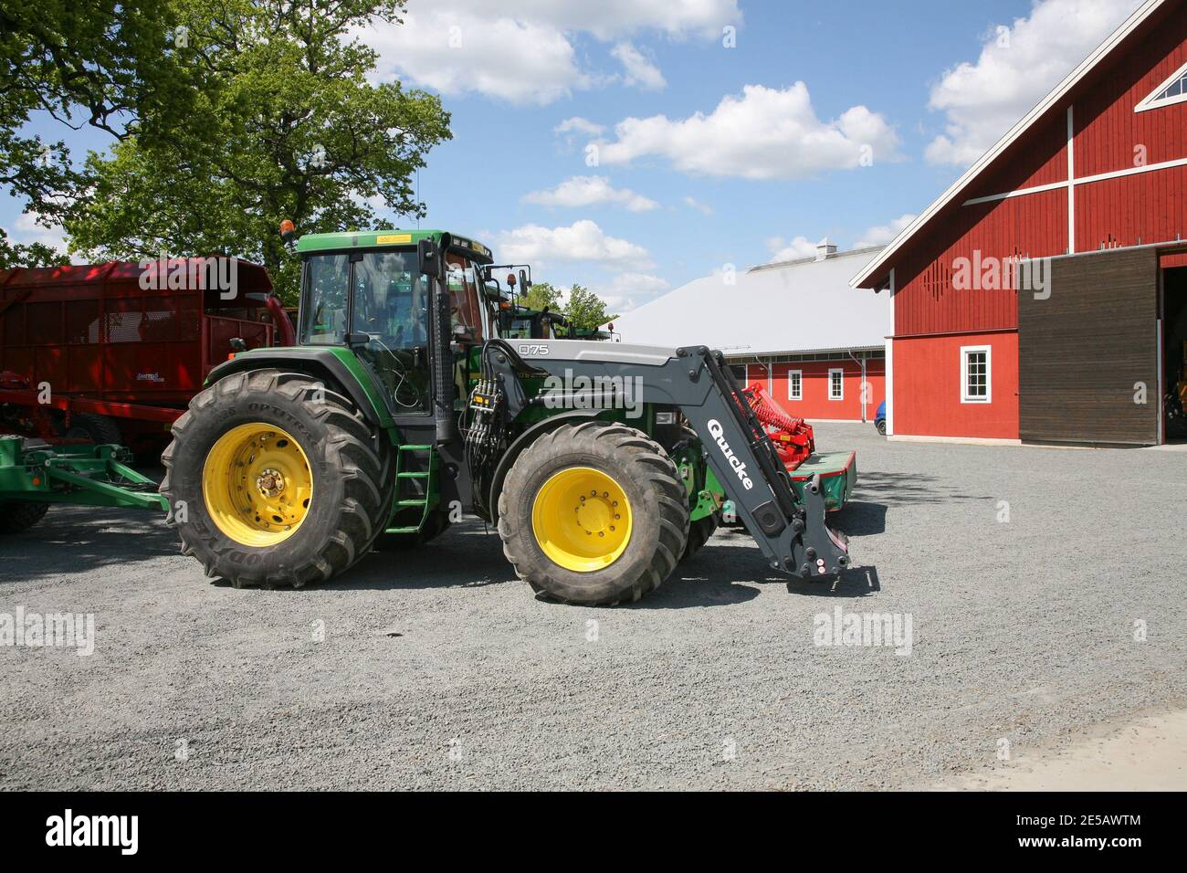 JOHN DEERE 7710 with front loader Quicke q75 Stock Photo
