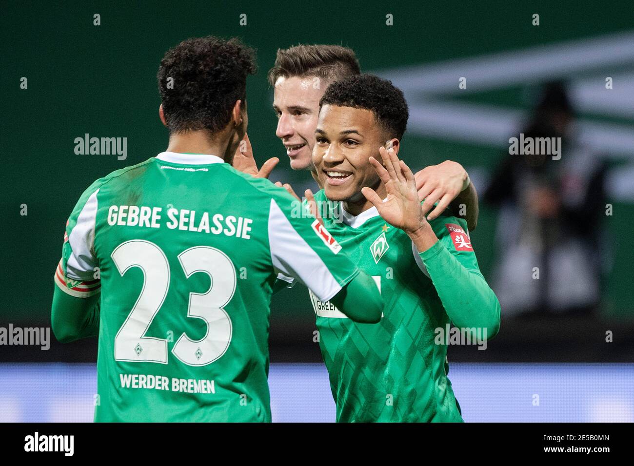 jubilation to Felix AGU (HB, r.), is happy after his goal to 2-0 with  Theodor GEBRE SELASSIE (HB, l.) and Marco FRIEDL (HB); half figure, half  figure; goaljubel; Soccer 1st Bundesliga, 16th