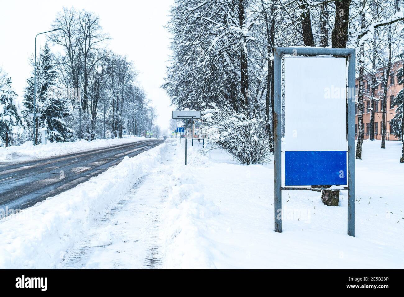 Heavy snowfall on empty road hi-res stock photography and images - Alamy