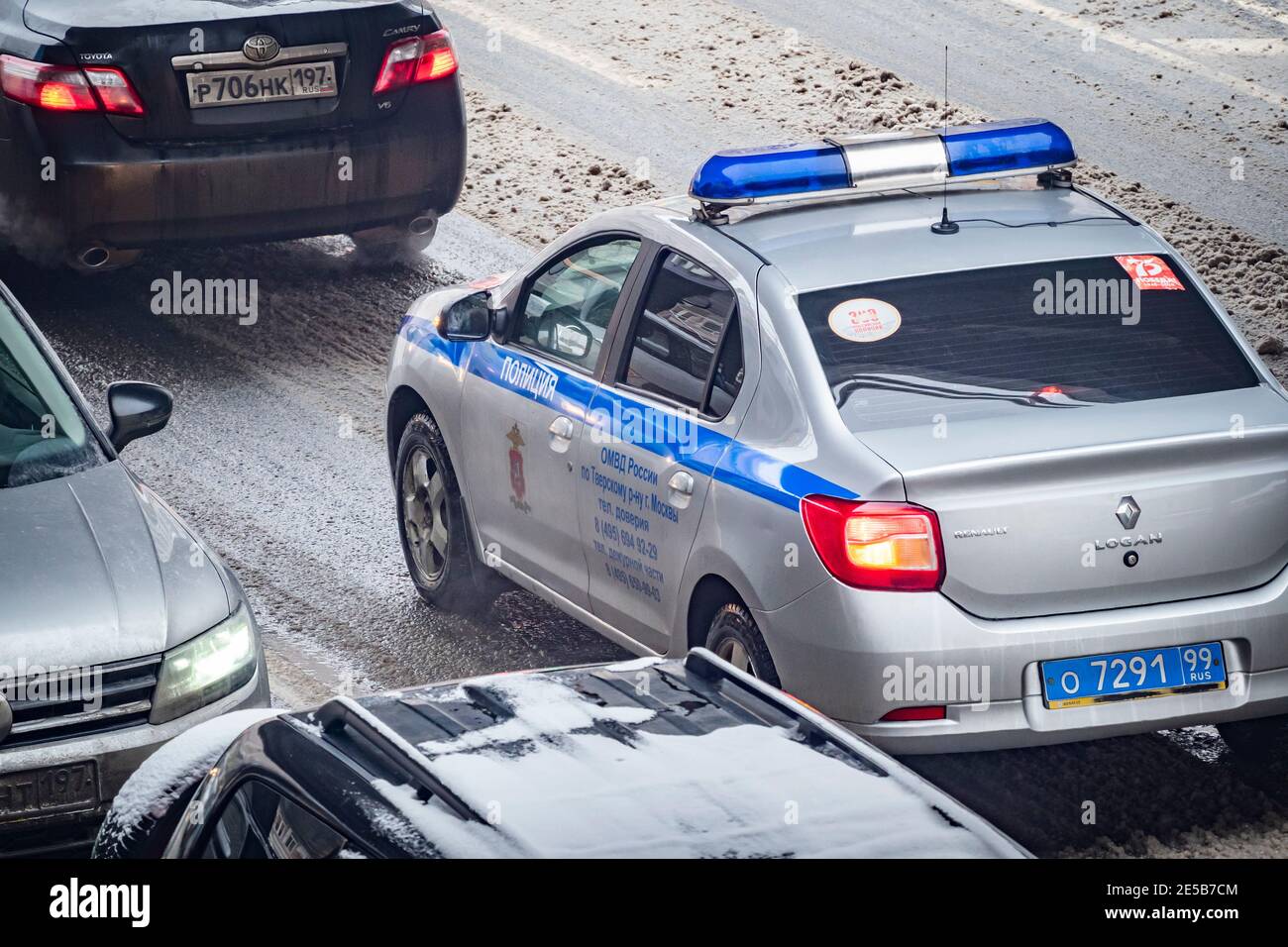 russia-moscow-russian-police-car-2E5B7CM