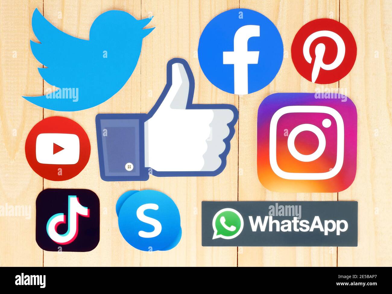 Youtube Video Whatsapp High Resolution Stock Photography And Images Alamy