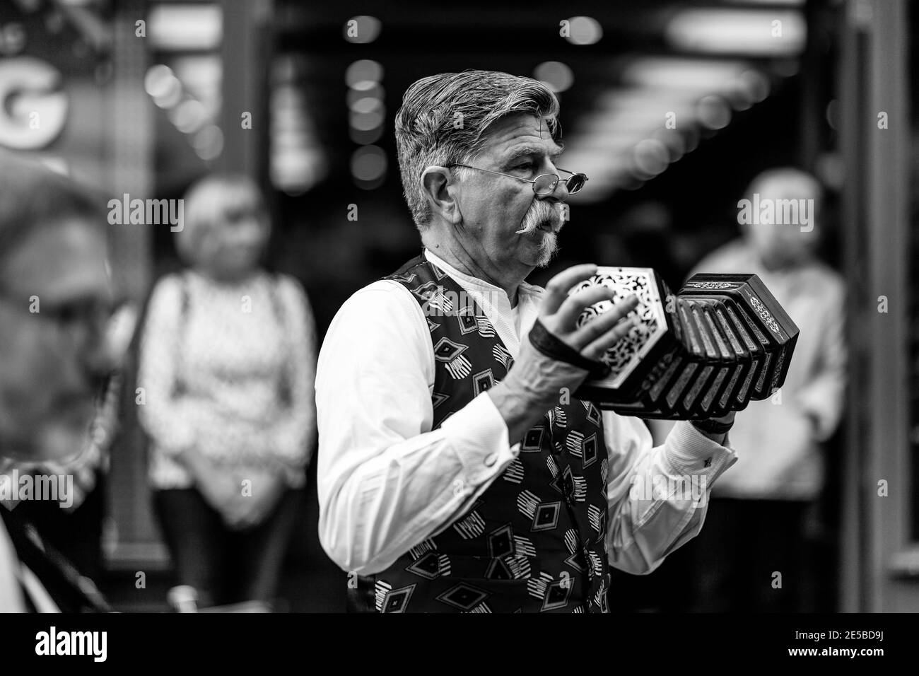 A Morris Dancing Musician Performing At The Lewes Folk Festival, High Street, Lewes, East Sussex, UK Stock Photo