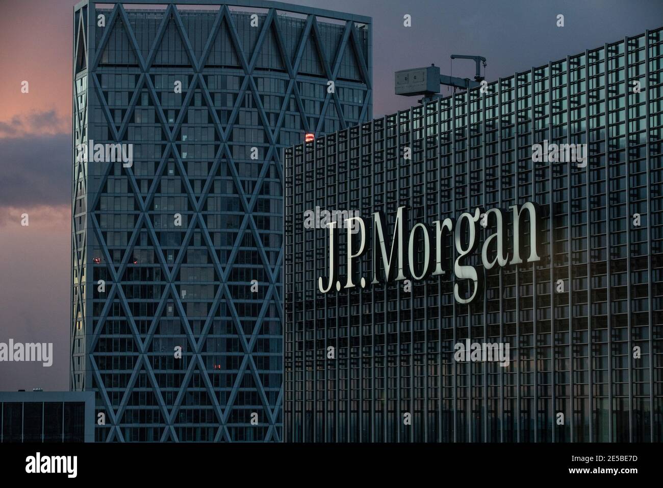 J P Morgan in the Docklands area of London, home to the European headquarters of the investment bank, Canary Wharf, London, England,, United Kingdom Stock Photo
