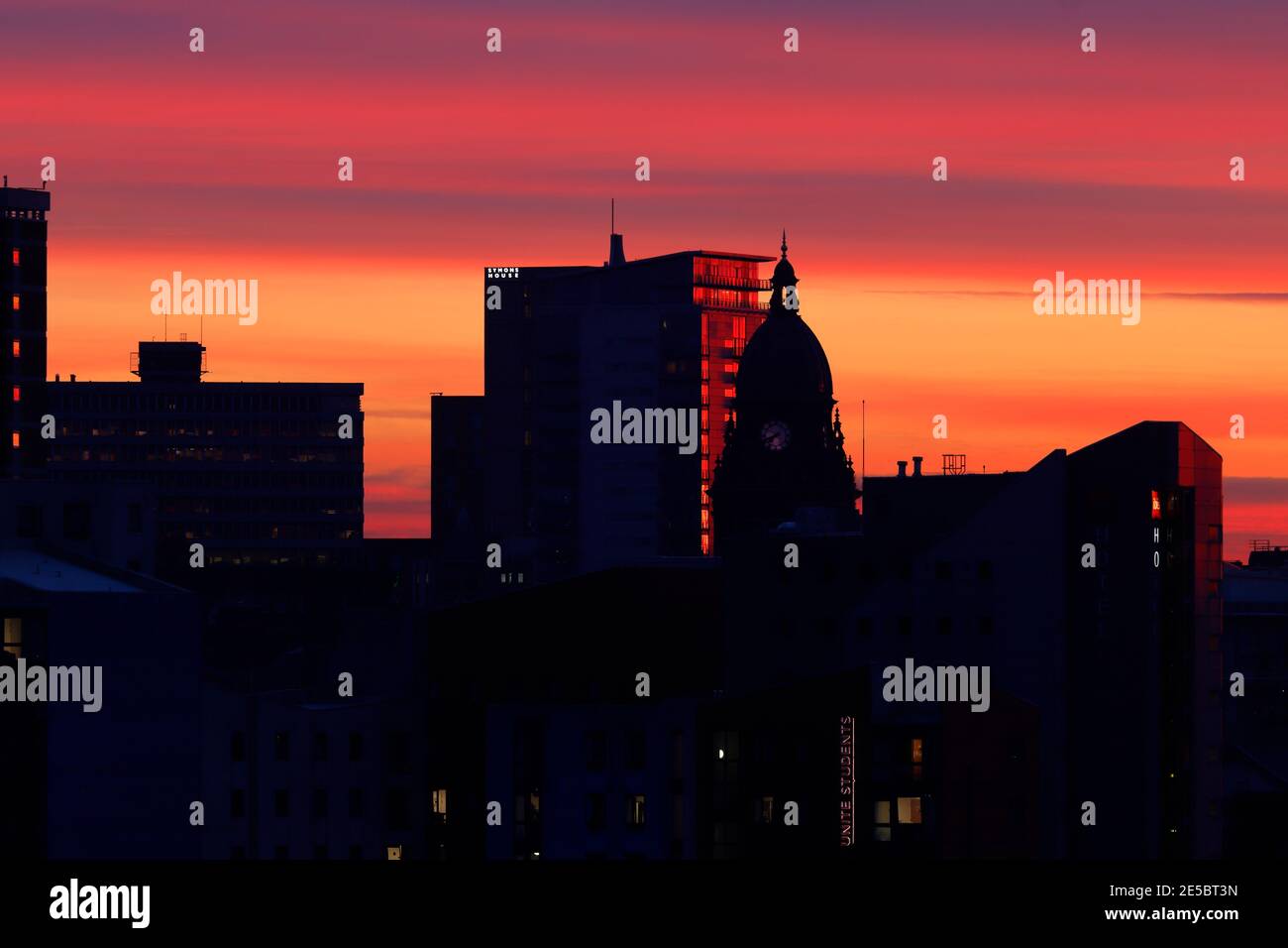 Leeds Town Hall & K2 apartments at sunrise Stock Photo