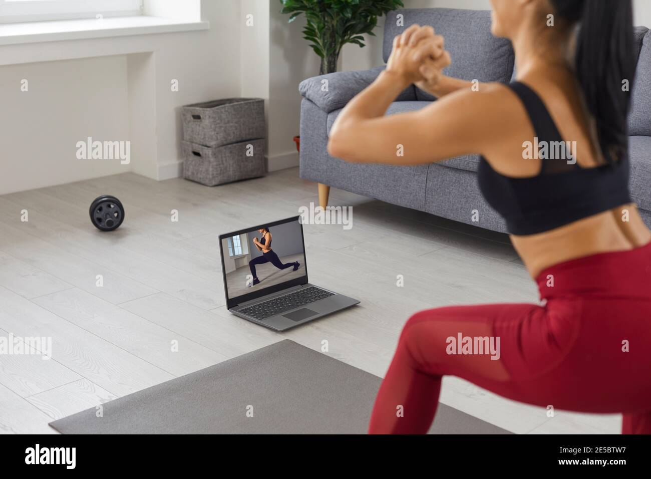 Woman squat exercise legs hi-res stock photography and images - Alamy