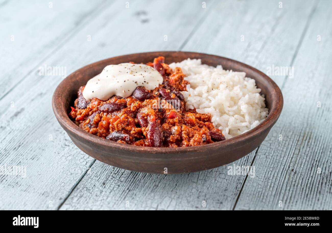 Bowl of chili con carne with rice and sour cream Stock Photo Alamy