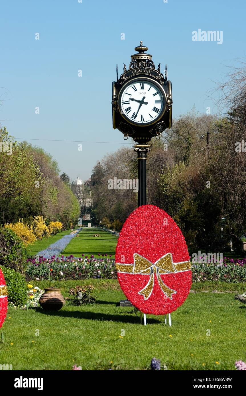 Clock bucharest romania hi-res stock photography and images - Page 2 - Alamy