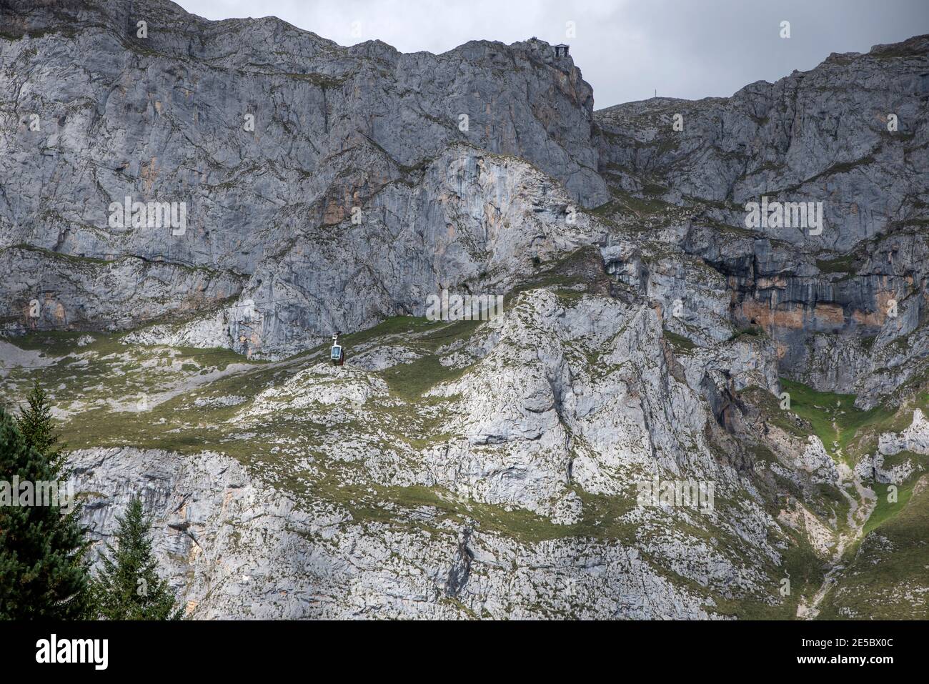 picos-de-europa-cable-car-from-cantabria-stock-photo-alamy