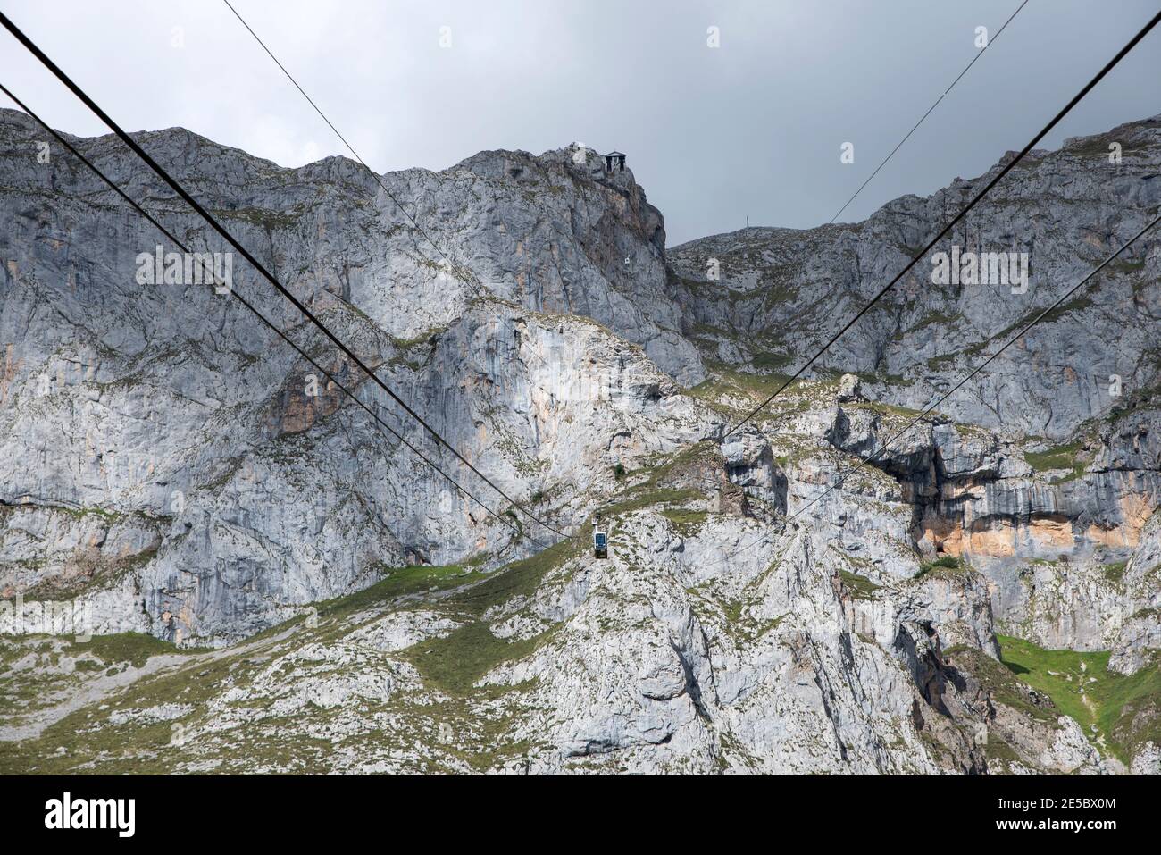 picos-de-europa-cable-car-from-cantabria-stock-photo-alamy