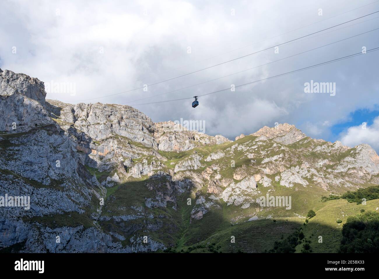 picos-de-europa-cable-car-from-cantabria-stock-photo-alamy