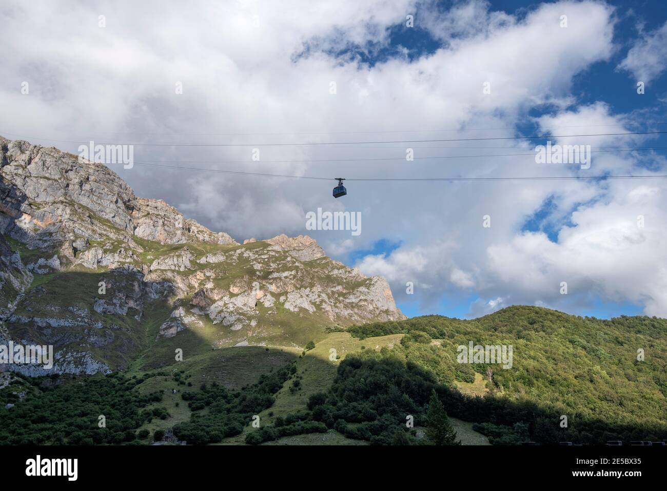 picos-de-europa-cable-car-from-cantabria-stock-photo-alamy