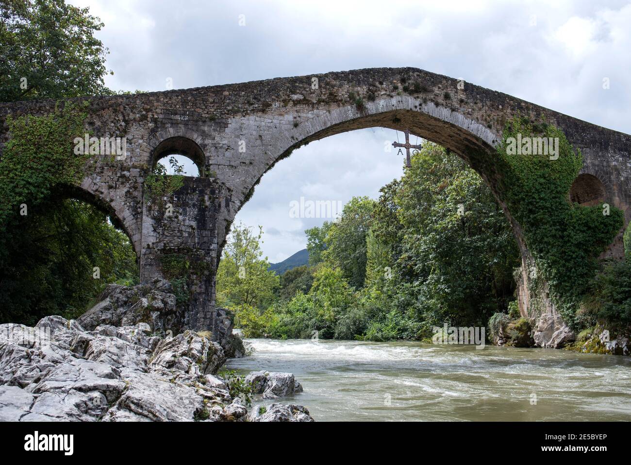 Roman bridge in Cangas de Onis Stock Photo Alamy