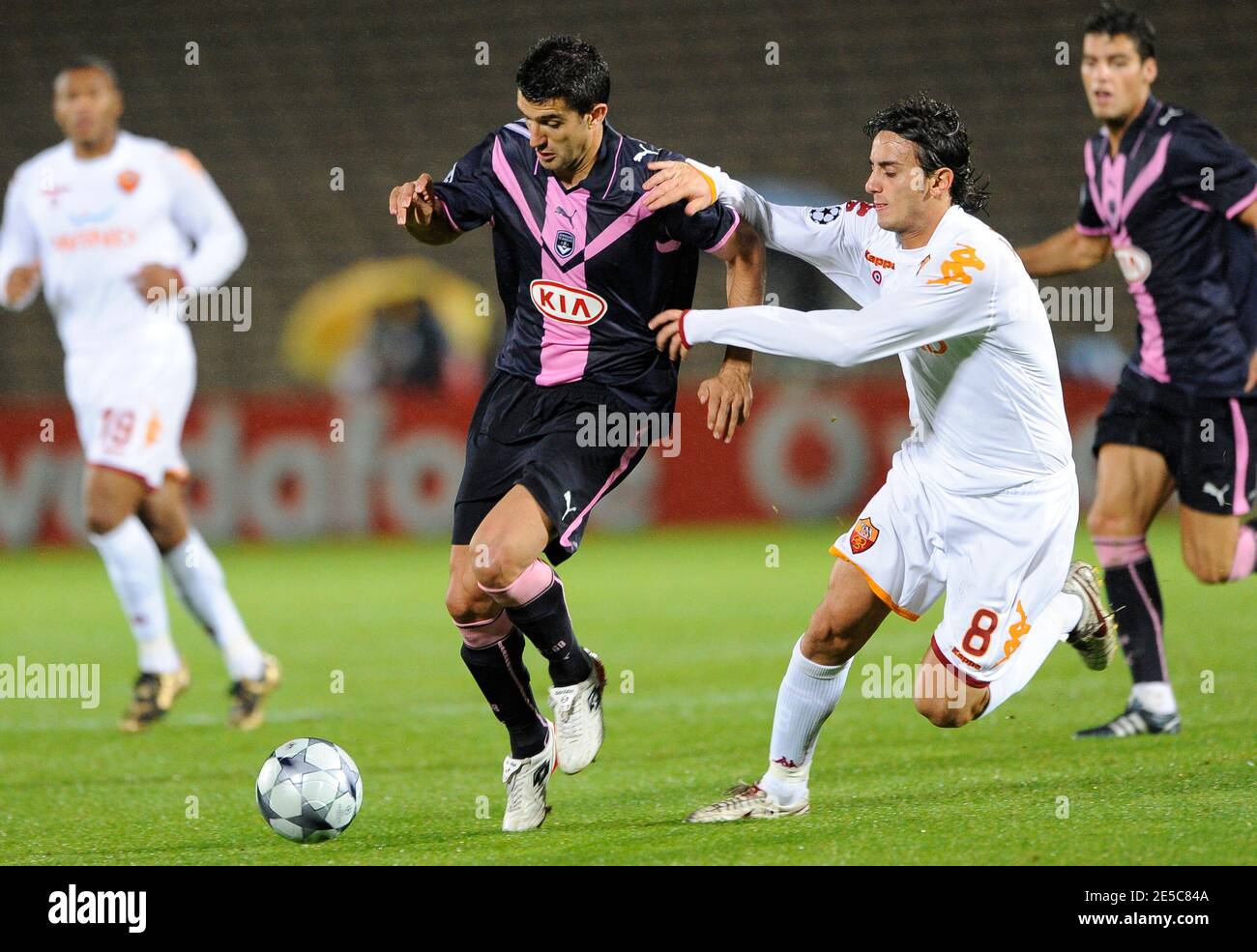Bordeaux' Fernando Menegazzo and Roma's Alberto Aquilani during the UEFA Champions League Soccer match, Girondins de Bordeaux vs AS Roma at the Chaban-Delmas stadium in Bordeaux, France on October 1, 2008. AS Roma won 3-1 Photo by Willis Parker/Cameleon/ABACAPRESS.COM Stock Photo