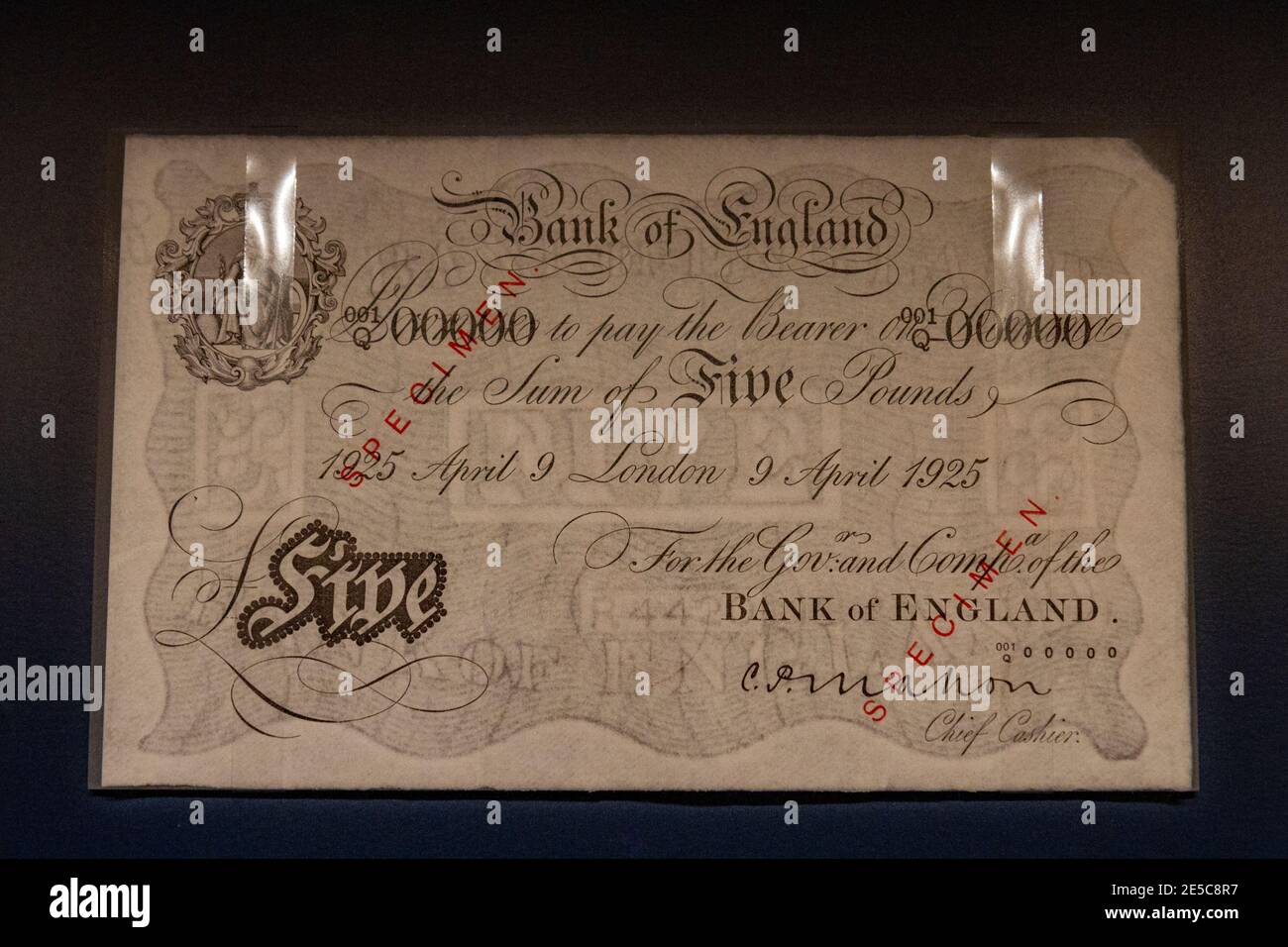 A Bank of England five pound note (1925), a specimen note with no value, the Money Gallery, Ashmolean Museum, Oxford, UK. Stock Photo