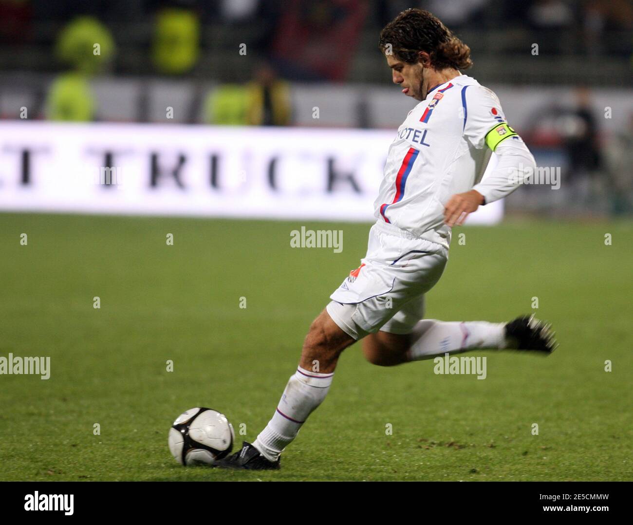 Lyon's Pernambucano Juninho during the French Premier League soccer match, Olympique Lyonnais vs Lille olympique sporting club in Lyon, France on October 18, 2008. The match ended in a 2-2 draw. Photos by Vincent Dargent/Cameleon/ABACAPRESS.COM Stock Photo
