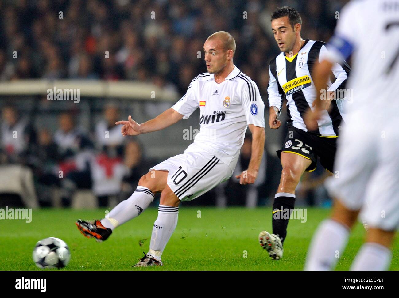 Juventus' Marco Marchionni and Real Madrid's Wesley Sneijder during the Champions League soccer match, Juventus FC vs Real Madrid CF at the Olympic stadium in Turin, Italy on October 21, 2008. Juventus won 2-1. Photo by Stephane Reix/ABACAPRESS.COM Stock Photo