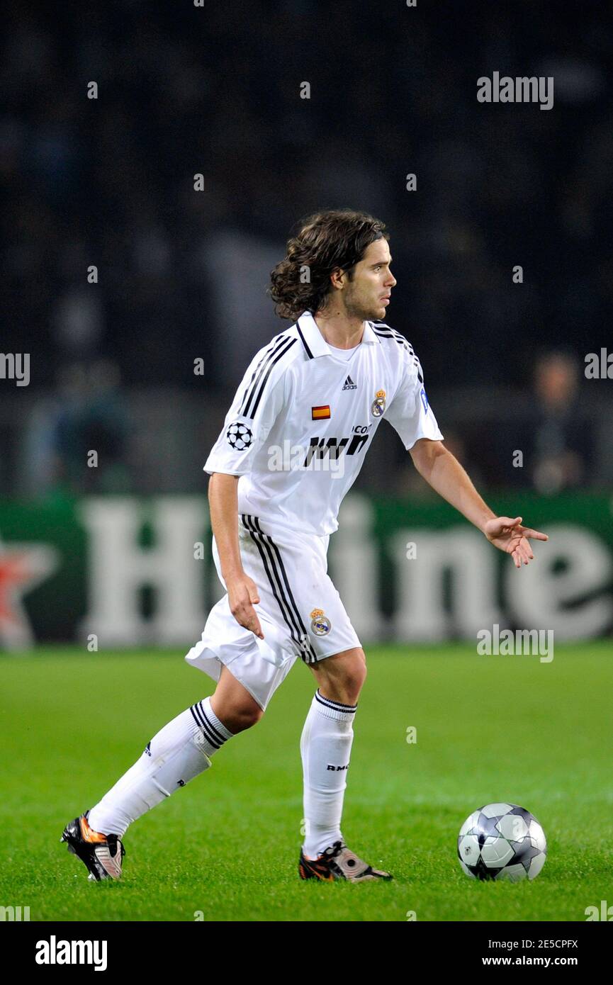 Real Madrid's Fernando Gago during the Champions League soccer match, Juventus FC vs Real Madrid CF at the Olympic stadium in Turin, Italy on October 21, 2008. Juventus won 2-1. Photo by Stephane Reix/ABACAPRESS.COM Stock Photo
