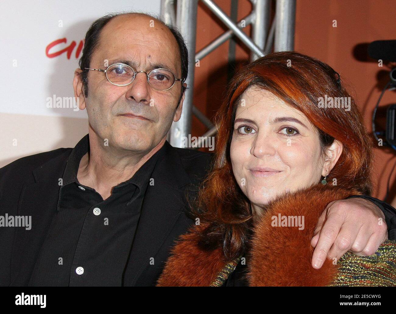 Agnes Jaoui and Jean-Pierre Bacri pose for a photocall for 'Parlez-moi de  la pluie' during 3rd 'Rome film festival' in Rome, Italy on October  26,2008. Photo by Denis Guignebourg/ABACAPRESS.COM Stock Photo -