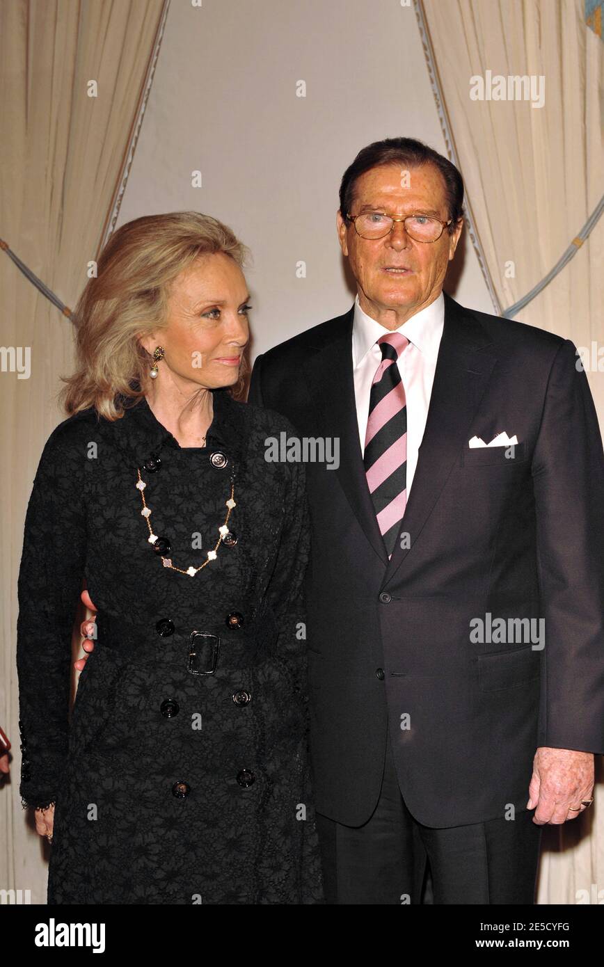 Sir Roger Moore, accompagned by his wife Kristina Tholstrup, receiving the Chevalier of Arts and Literature medal at the Ministry of Culture in Paris, France on October 28, 2008. Photo by Thierry Orban/ABACAPRESS.COM Stock Photo