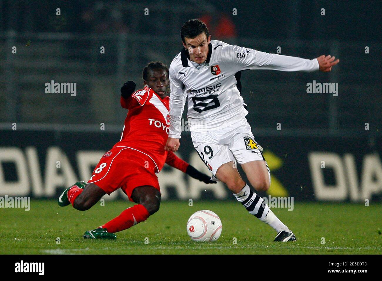 Valenciennes' Amara Karba Bangoura and Rennes' Romain Danze during the French First League Soccer match, Valenciennes vs Rennes at the Nungesser Stadium in Valenciennes, France on October 29, 2008. The match ended in a 0-0 draw. Photo by Mickael Libert/Ca Stock Photo