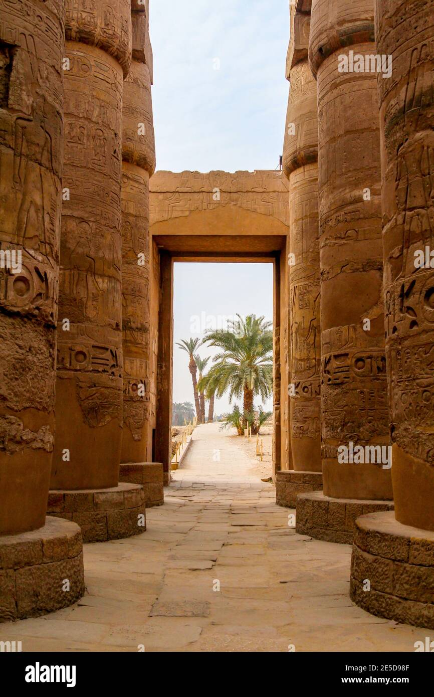 View through the majestic columns of Karnak temple through a gate, Luxor Stock Photo