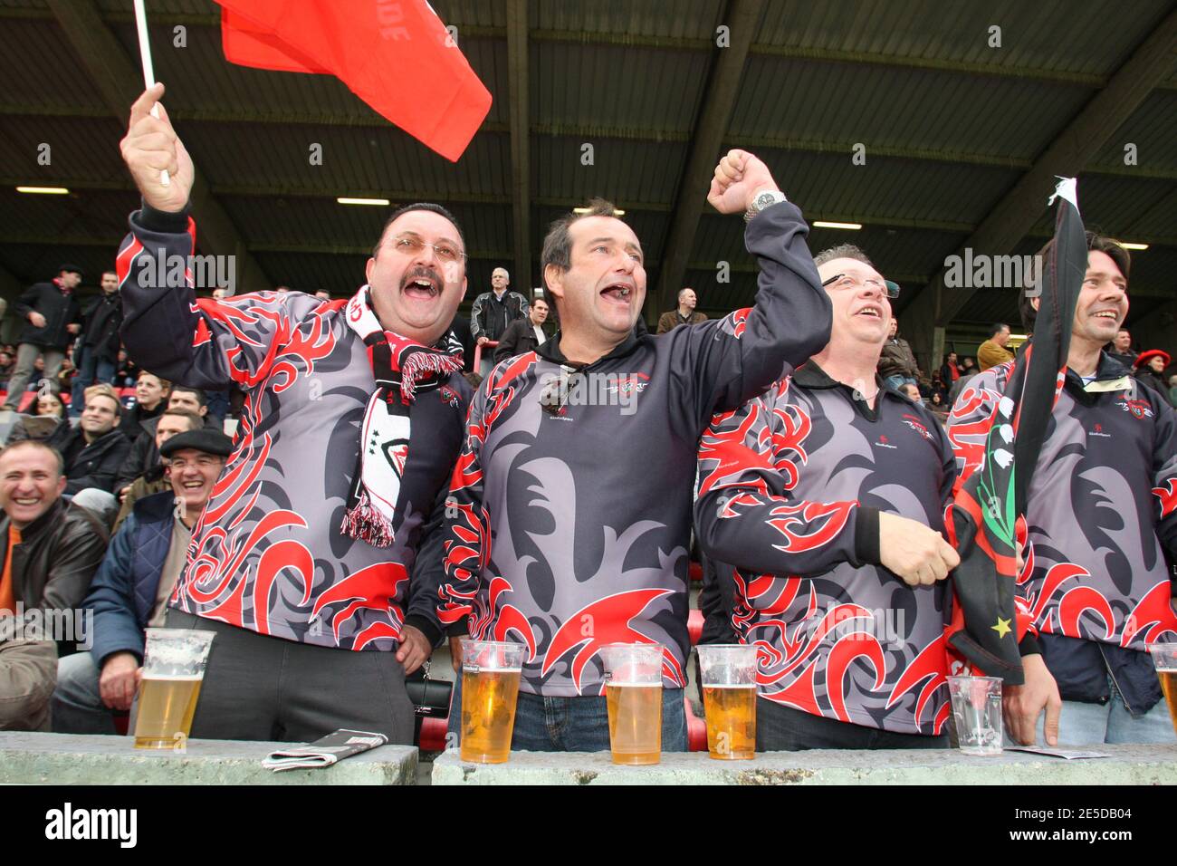 Varsity Rugby Fans Toulousain rugby fans hi-res stock photography and images - Alamy