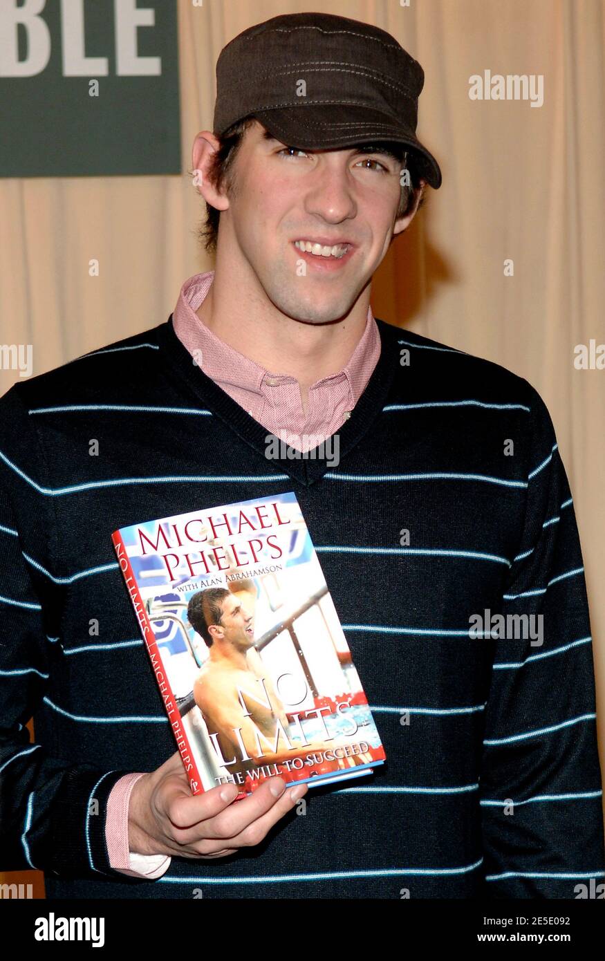 Olympian Gold medalist Michael Phelps signs copies of his book No Limit : The Will To Succeed at Barnes and Noble bookstore in New York City, NY, USA on December 9, 2008. No Limits: The Will to Succeed provides insights from the Beijing Games, the pool, and the team, giving readers an up-close view of Michael Phelps's record-breaking performance. Phelps also shares anecdotes about his family, his coach, his passion for the sport, and lessons learned from unexpected challenges and obstacles. No Limits: The Will to Succeed is an inspirational memoir not only for fans of great, dramatic moments i Stock Photo