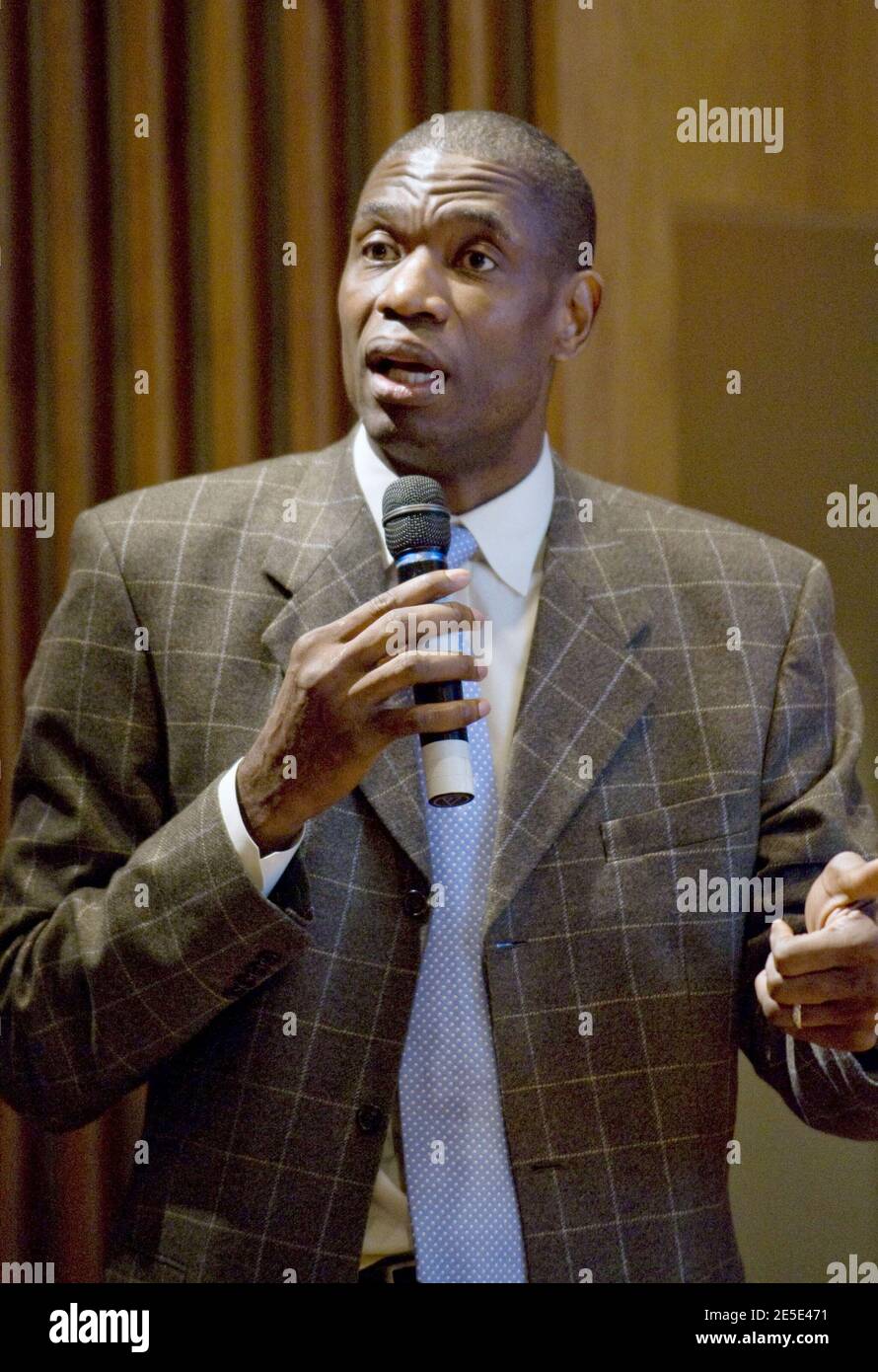 Dikembe Mutombo High Resolution Stock Photography and Images Alamy