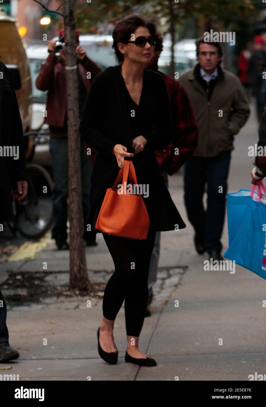 U.S actress Katie Holmes leaves her apartment in New York City, NY, USA on october 29, 2008. Photos by Nikola Kis derdei-GuÀrin - CauABACAPRESS.COM Stock Photo