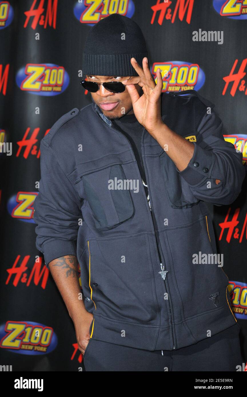 Recording artist Ne-Yo poses in the press room during Z100's Jingle Ball at Madison Square Garden in New York City, USA on December 12, 2008. Photo by Gregorio Binuya/ABACAUSA.COM (Pictured : Ne-Yo) Stock Photo