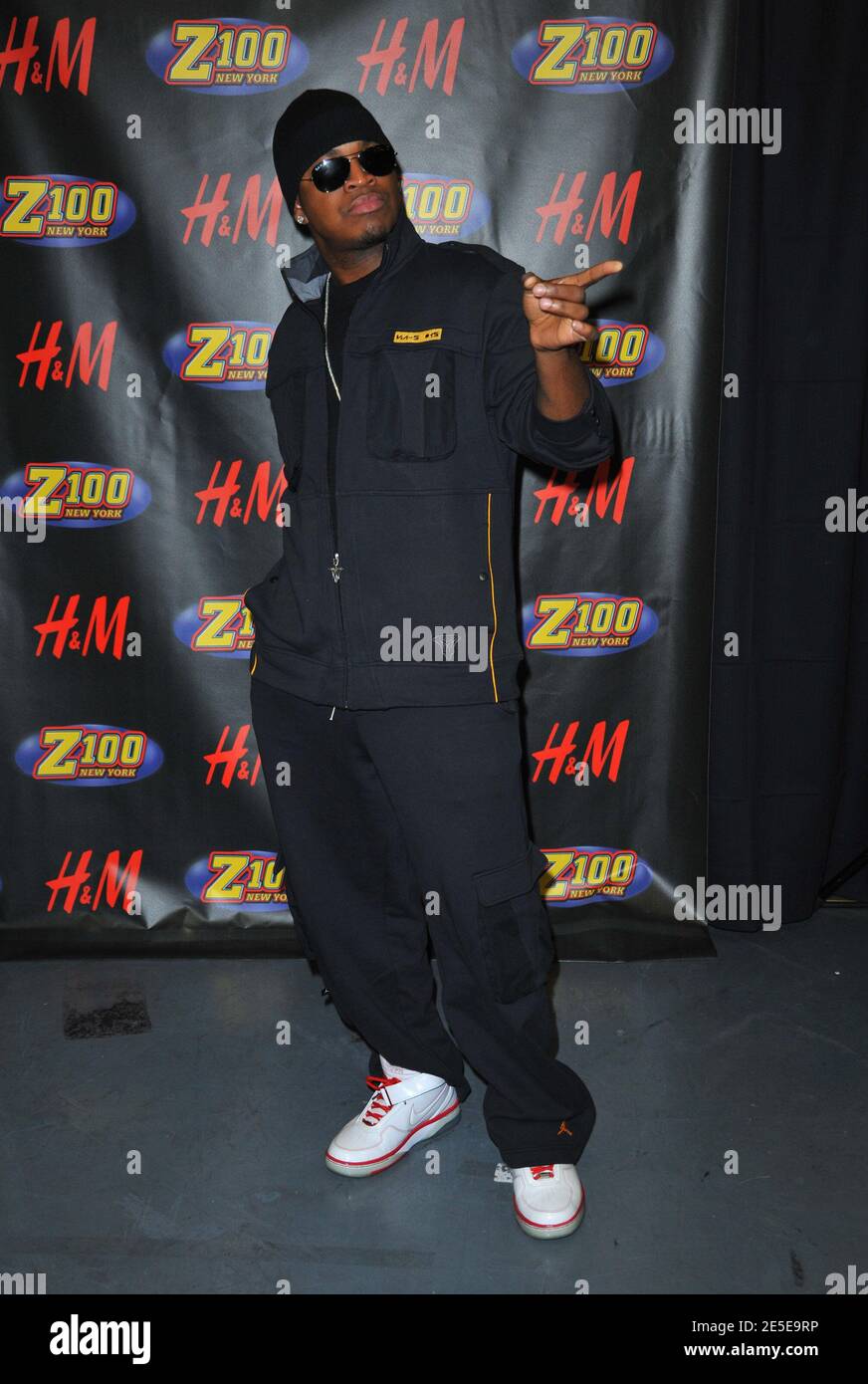 Recording artist Ne-Yo poses in the press room during Z100's Jingle Ball at Madison Square Garden in New York City, USA on December 12, 2008. Photo by Gregorio Binuya/ABACAUSA.COM (Pictured : Ne-Yo) Stock Photo