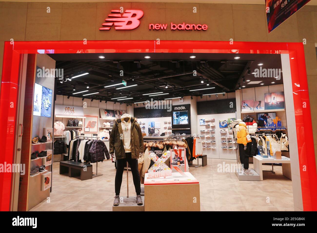 SHANGHAI, CHINA - DECEMBER 5, 2020 - Sports shoes, clothing brand New  Balance NB (New Balance) store in Shanghai, China, Dec. 5, 2020. (Photo by  Xing Yun / Costfoto/Sipa USA Stock Photo - Alamy