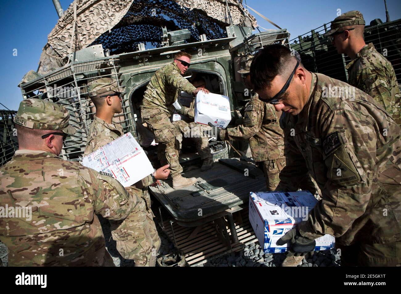Soldiers of 1st Battalion, 36th Infantry Regiment, sort mail in command  outpost Hutal, Maywand District, Kandahar Province, Afghanistan, January  17, 2013. REUTERS/Andrew Burton (AFGHANISTAN - Tags: MILITARY Stock Photo -  Alamy
