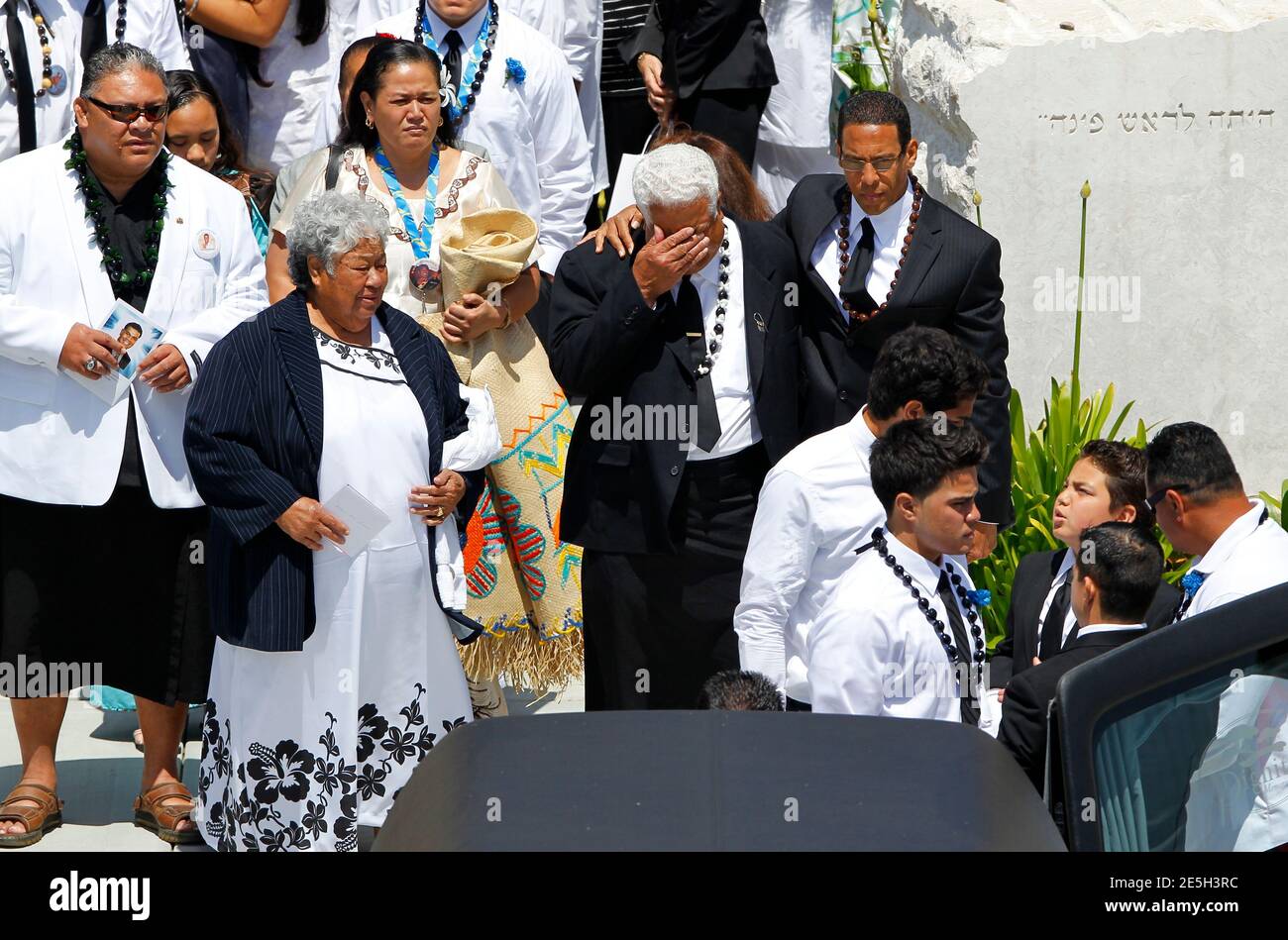 Junior Seau Chargers High Resolution Stock Photography And Images Alamy Seau junior chargers nfl diego san players football 1994 gang gridiron team pro merriman shawne usc espn bang bowls bowl. https www alamy com the family of former nfl linebacker junior seau leave church following funeral services for the former san diego chargers player at the calvary chapel in oceanside california may 11 2012 reutersmike blake united states tags sport football obituary society image399287936 html