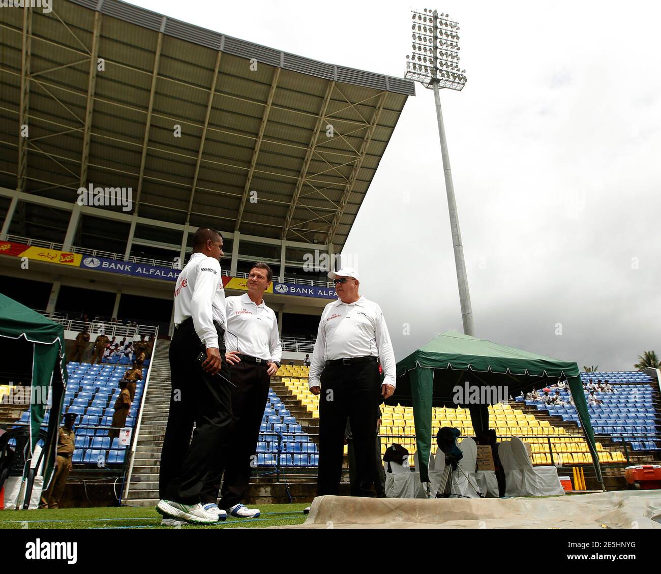 Umpires Simon Taufel (C) and Stephen Davis (R) discusses about the weather as the start of the second day of the third and final test match between Sri Lanka and Pakistan is delayed due to rain in Pallekele July 9, 2012. REUTERS/Dinuka Liyanawatte (SRI LANKA - Tags: SPORT CRICKET) Stock Photo