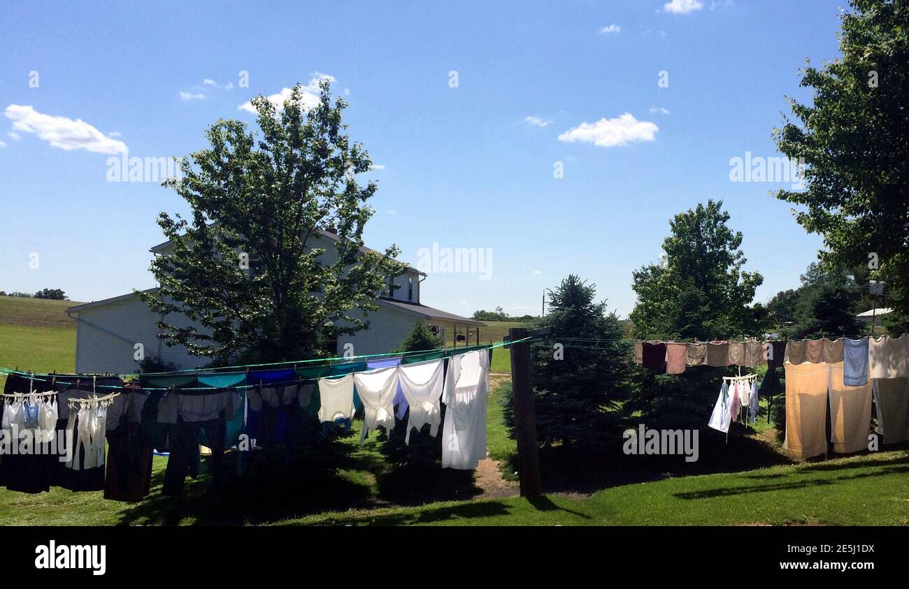 Amish laundry hires stock photography and images Alamy