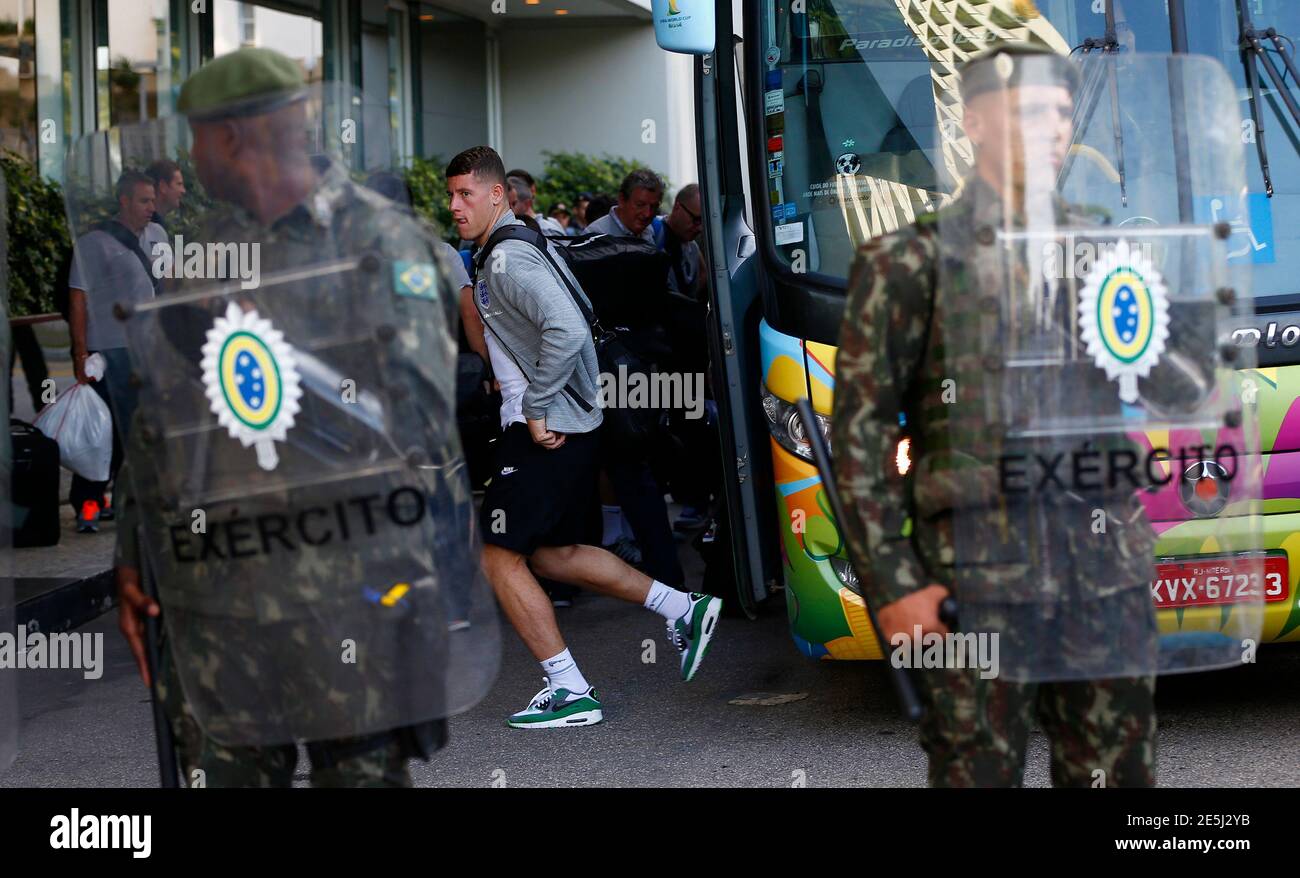 England national soccer player Ross Barkley (C) walks past Brazilian army personal as he arrives at the team hotel in Rio de Janeiro June 8, 2014. The 2014 World Cup in Brazil begins on June 12.  REUTERS/Eddie Keogh (BRAZIL  - Tags: SPORT SOCCER WORLD CUP SOCIETY) Stock Photo