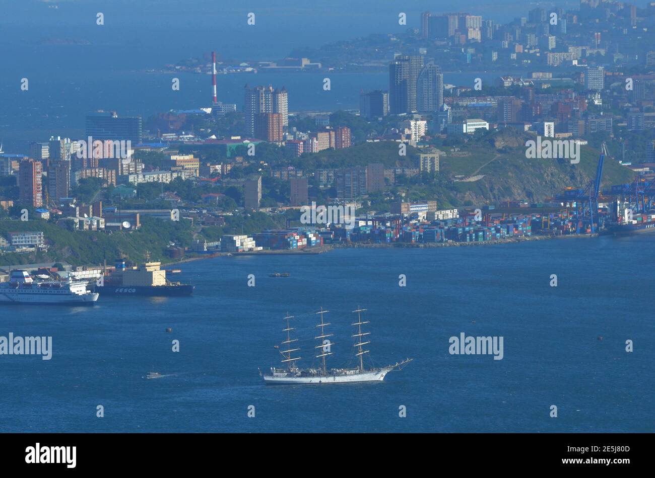 An aerial view of Russia's far eastern city of Vladivostok is seen from Russky Island September 4, 2011. The Pacific Island of Russky near Vladivostok will host the 2012 summit of the APEC Asia-Pacific Economic Co-operation bloc. REUTERS/Yuri Maltsev (RUSSIA - Tags: ENVIRONMENT TRAVEL BUSINESS SOCIETY) Stock Photo