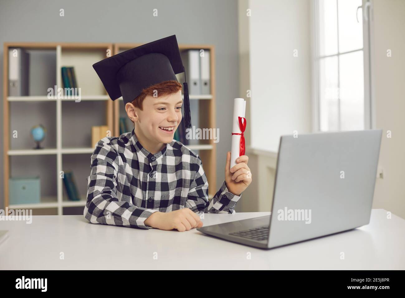 Graduate hat hires stock photography and images Alamy