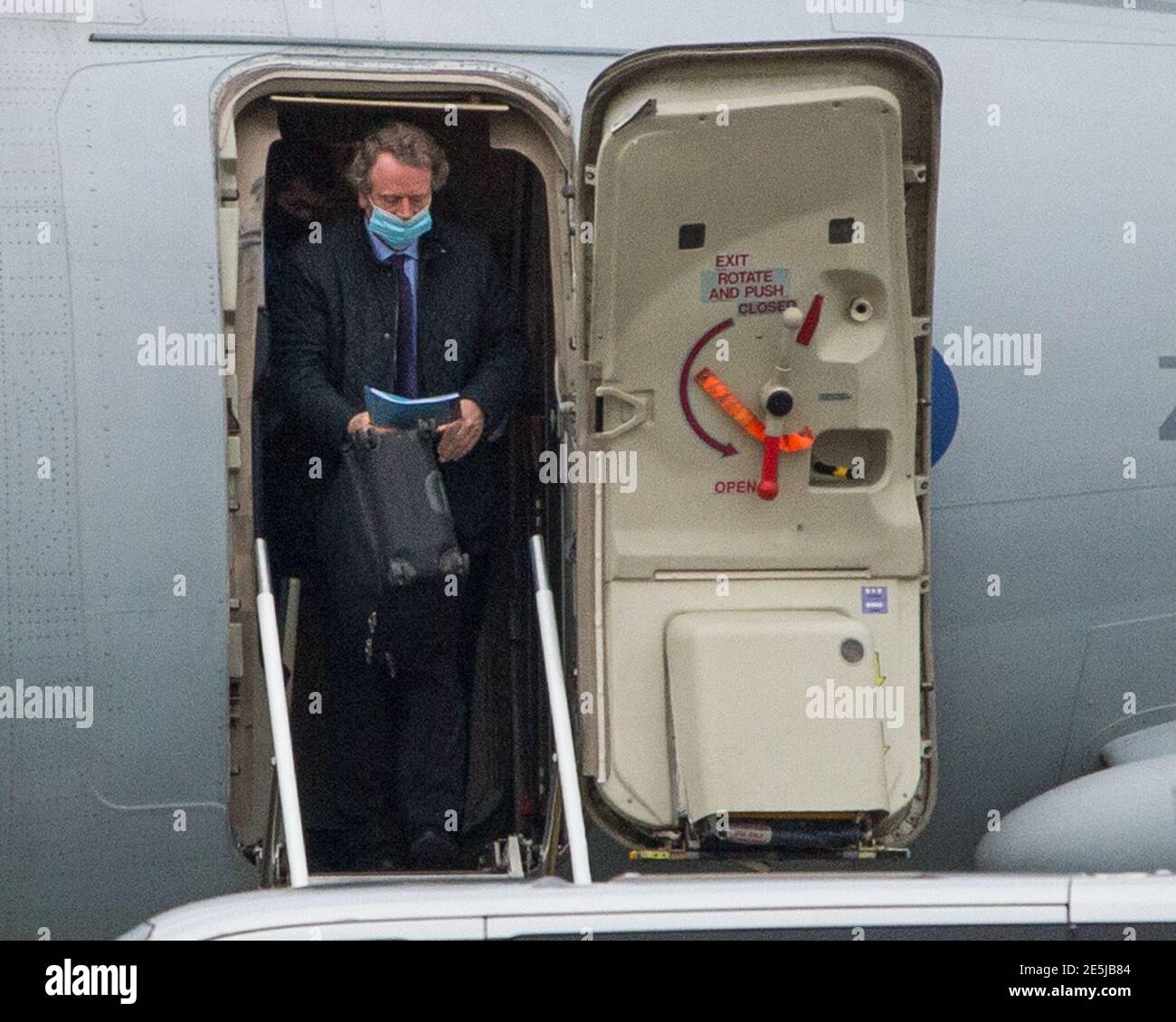 Glasgow, Scotland, UK. 28th Jan, 2021. Pictured: Rt Hon Alister Jack MP, Secretary of State for Scotland. The UK Prime Minister Boris Johnson arrives off his plane at Glasgow Airport signalling the start of his Scotland visit. His visit has been parred by controversy due to the travel ban which the Scottish First Minister Nicola Sturgeon has put in place questioning if the PM's visit is an essential journey or not. Mr Johnson is up on important business to maintain the ties with the union. Credit: Colin Fisher/Alamy Live News Stock Photo