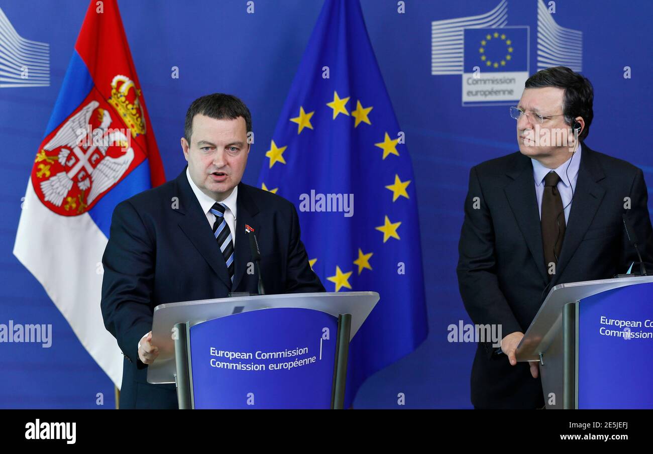 Serbian Prime Minister Ivica Dacic and European Commision President Jose Manuel Barroso (R) address a joint news conference after their meeting at the EU Commission headquarters in Brussels June 26, 2013. Serbia could start negotiations on joining the European Union by January next year, EU ministers agreed on Tuesday, rewarding Belgrade for improving relations with its ex-province Kosovo.    REUTERS/Francois Lenoir (BELGIUM - Tags: POLITICS BUSINESS) Stock Photo