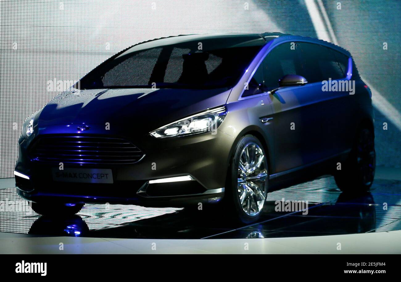Ford S Max High Resolution Stock Photography And Images Alamy