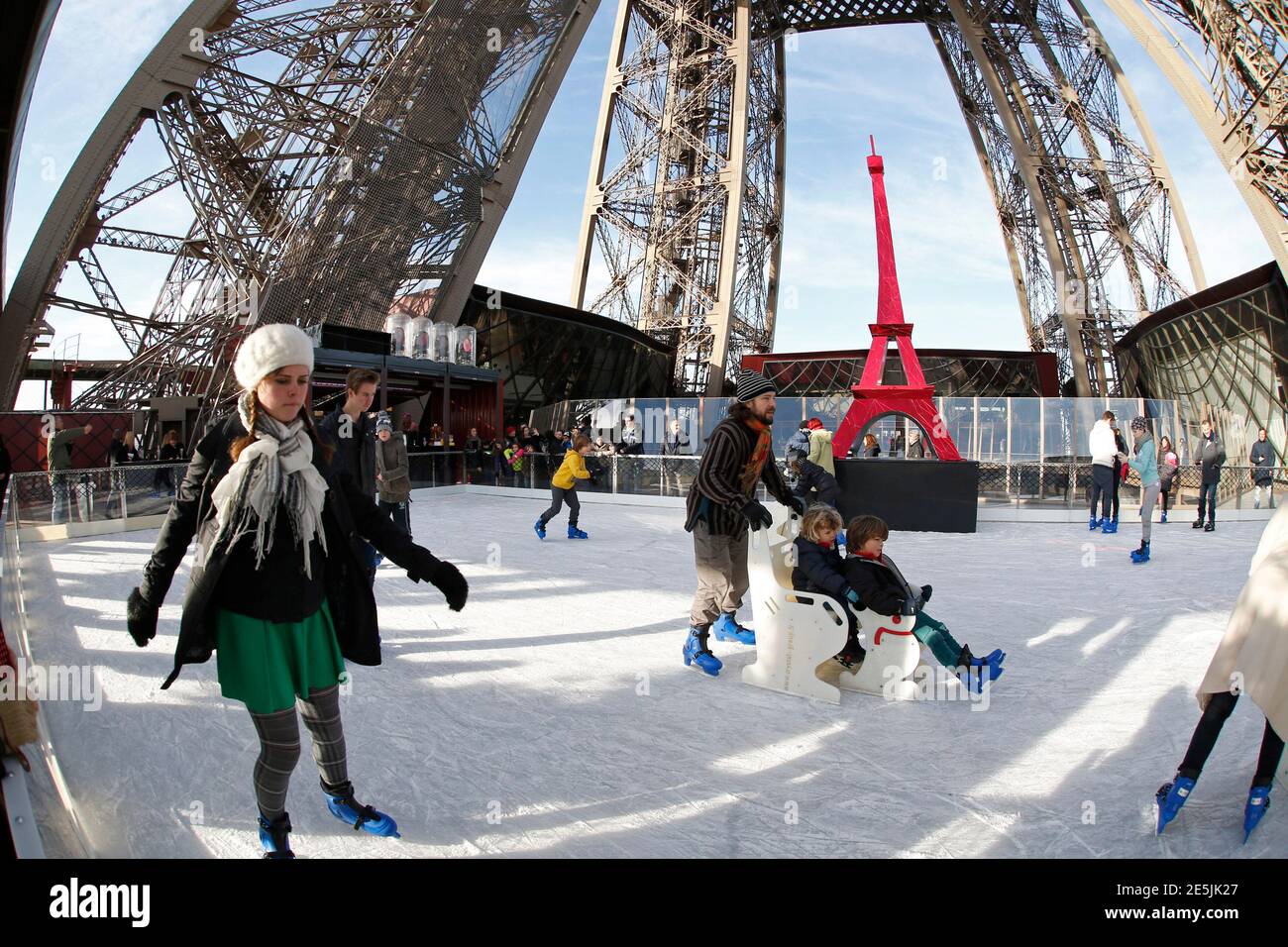 Eiffel Tower Christmas Paris Ice Skate Hi-res Stock Photography And ...