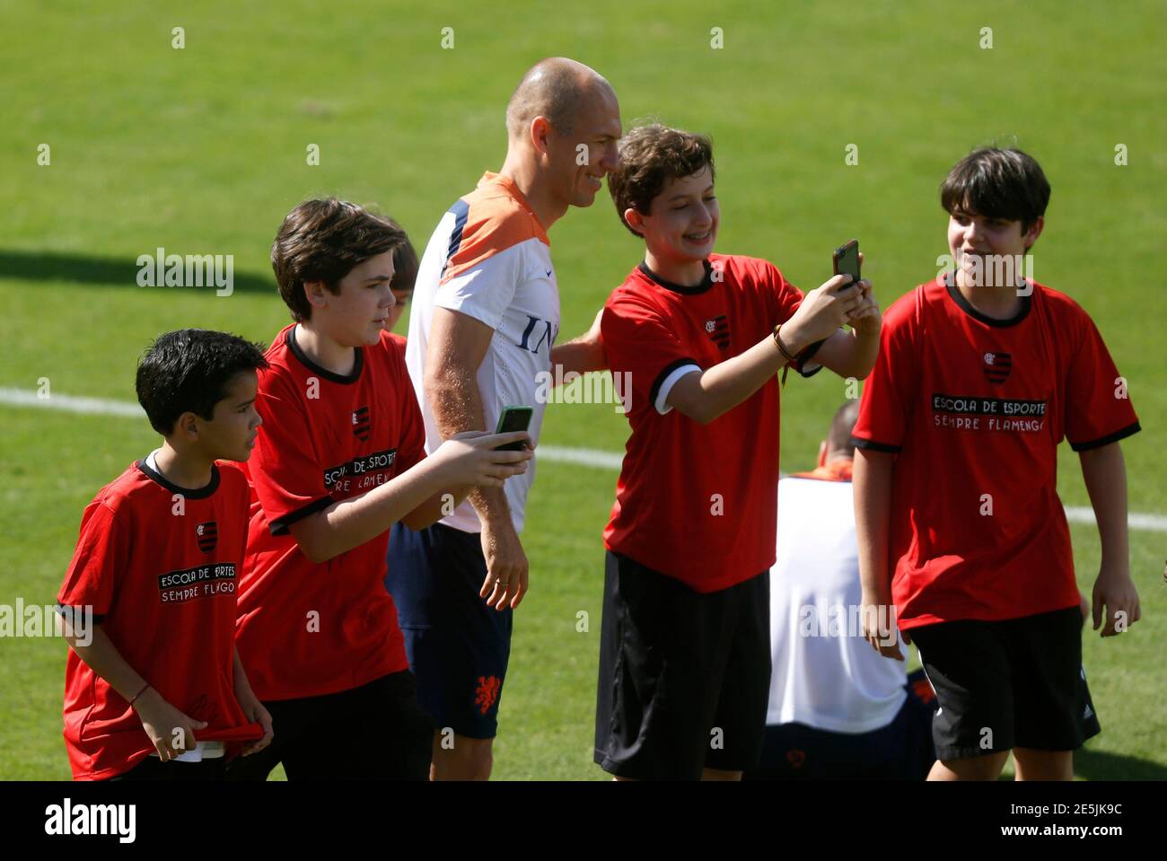Arjen robben and kids hi-res stock photography and images - Alamy