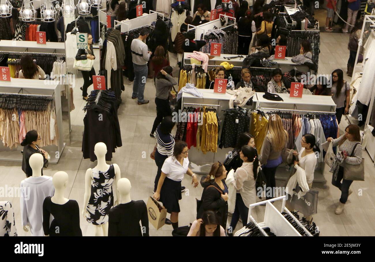 Shoppers look over merchandise at Hennes & Mauritz (H&M) store in Peru, at  the Jockey Plaza mall in Lima, July 21, 2015. Swedish fashion giant H&M,  one of the world's biggest clothing
