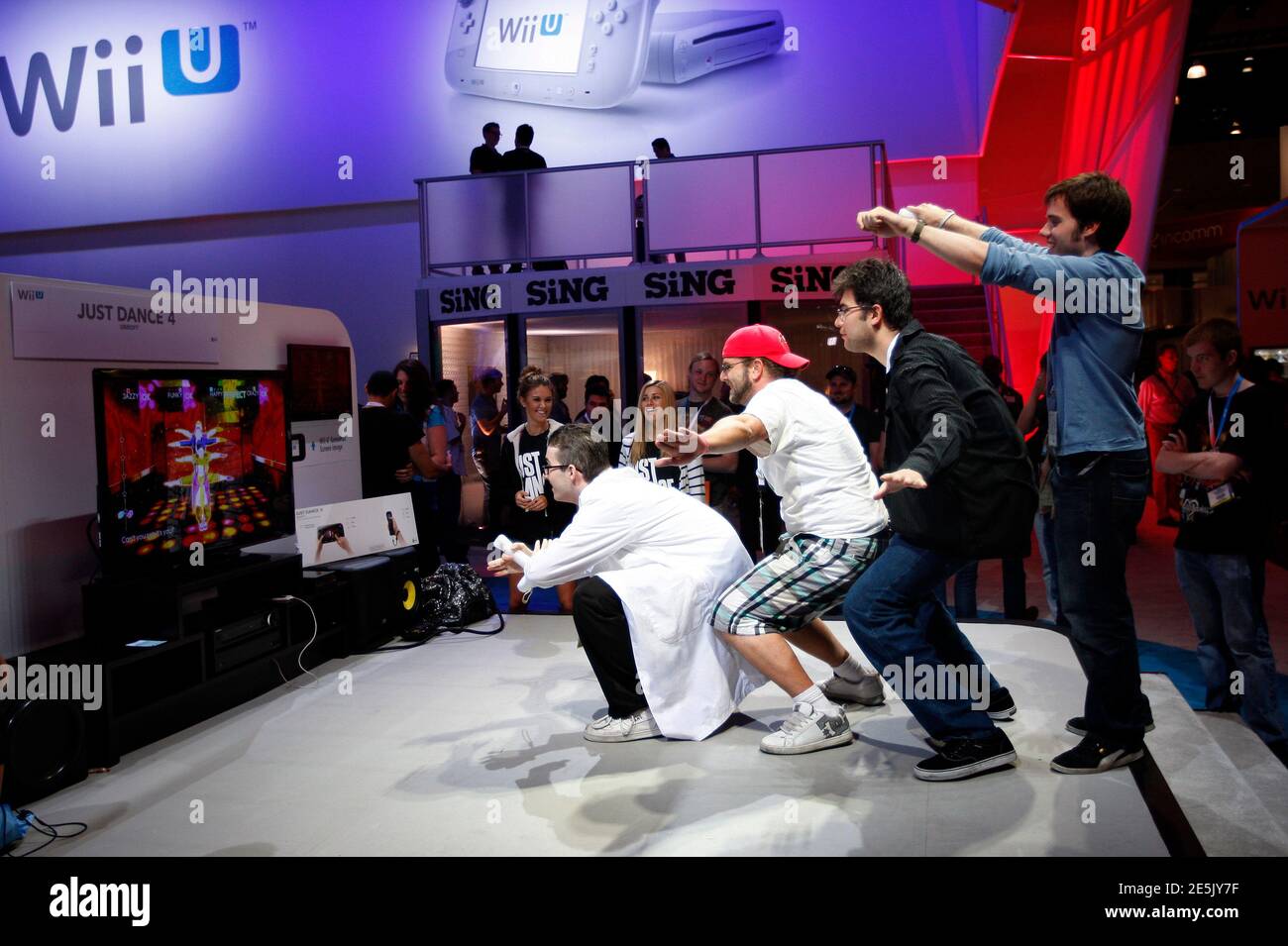 Just dance wii hi-res stock photography and images - Alamy