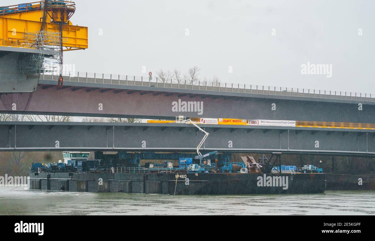 Mainz, Germany. 28th Jan, 2021. The section for the new Schierstein bridge is being brought into position by a pontoon ship. From the ship, the 2,000-tonne, 120-metre-long component will be hoisted into its final position using steel cables. Credit: Andreas Arnold/dpa/Alamy Live News Stock Photo