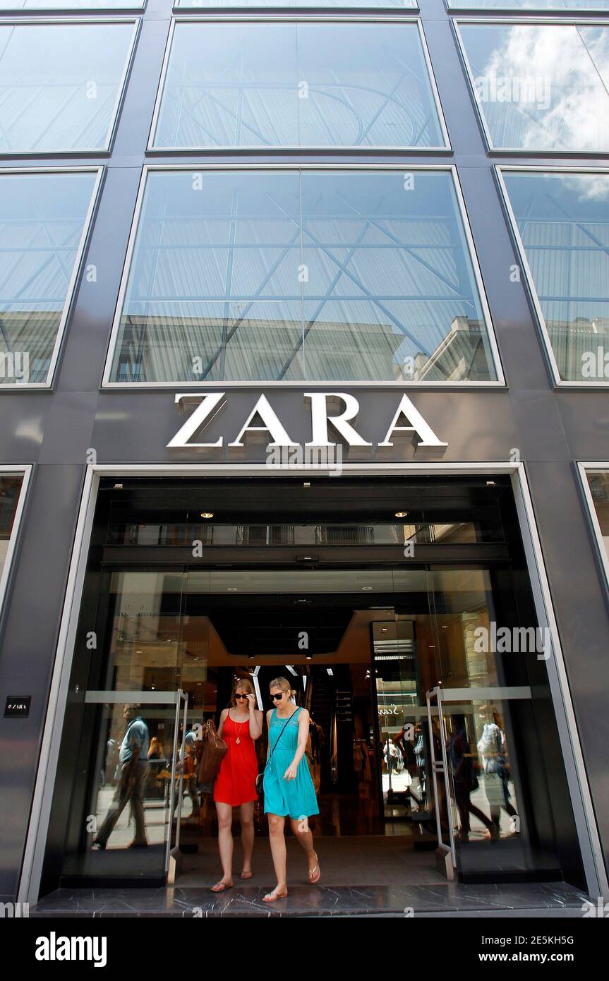 Women leave a Zara store in Barcelona June 13, 2012. Spain's Inditex SA,  the world's largest clothes retailer, bucked Europe's financial crisis with  a sharp rise in quarterly earnings by pleasing fashion-hungry
