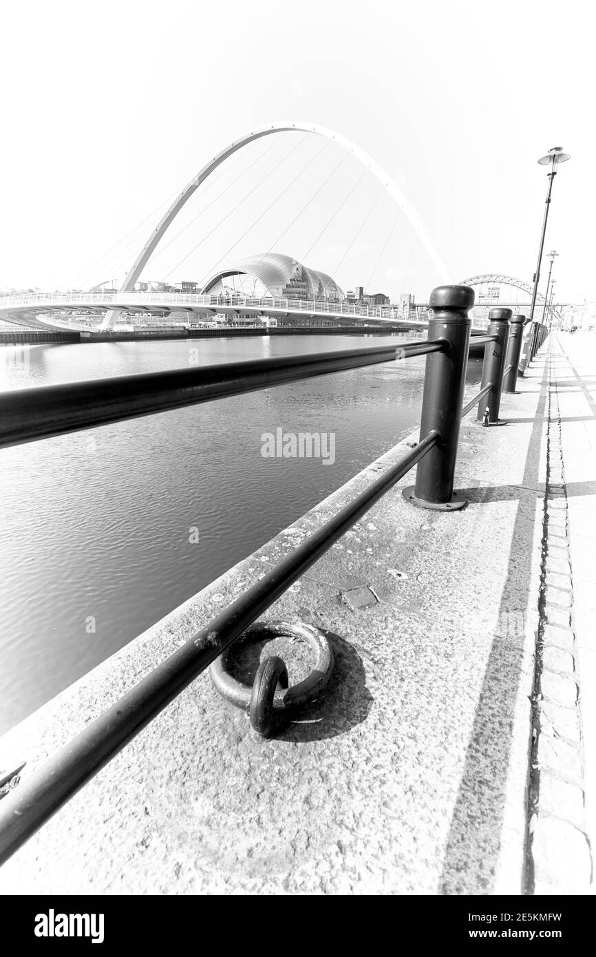 Gateshead Millennium Bridge on the River Tyne in Gateshead, Tyneside, North East, UK Stock Photo