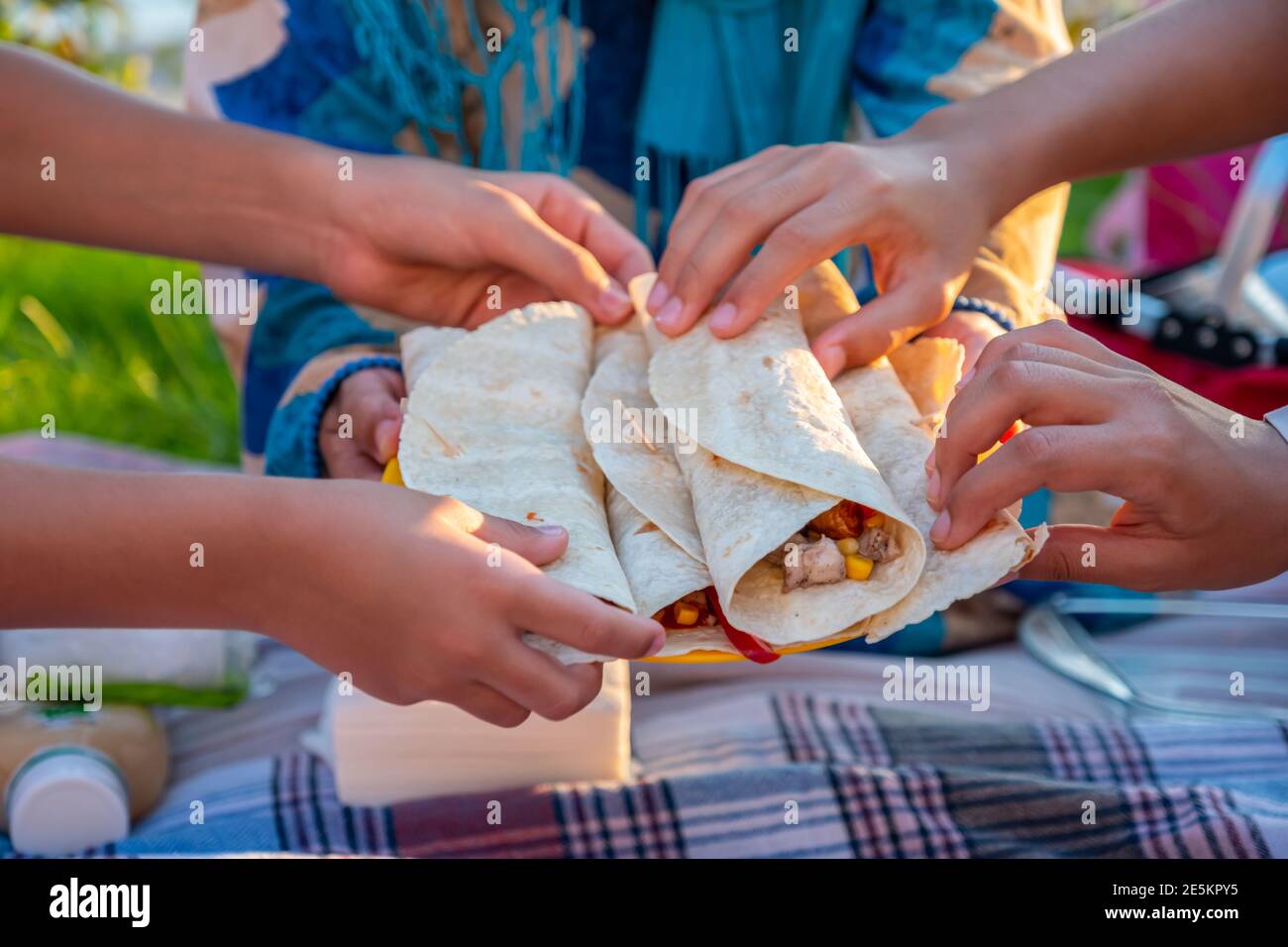 giving food to everyone in the picnic Stock Photo - Alamy